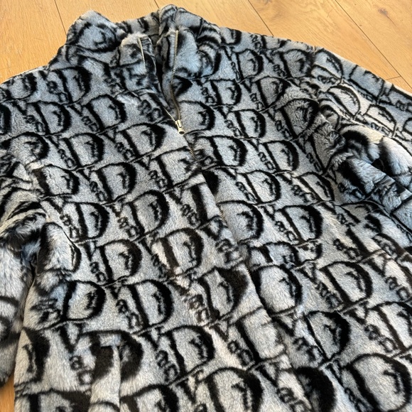 VanDior Faux Fur Jacket - Picture 3 of 12